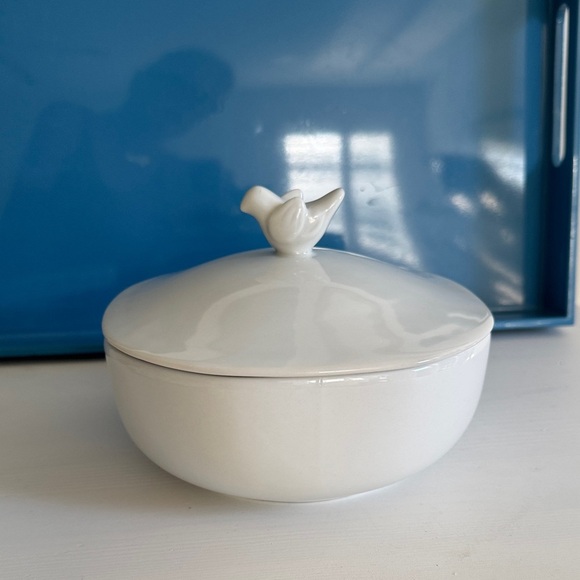 Pottery Barn Great White Dove Serving Bowl With Lid The Great White Collection - Picture 1 of 6